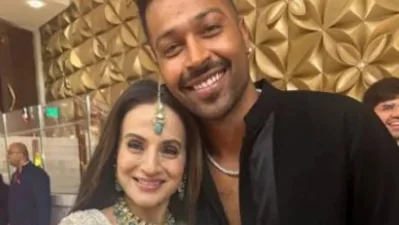 মুম্বাইয়ের তাজমহল প্যালেসে সম্প্রতি হার্দিককে নিজের কয়েকজন বন্ধুর সঙ্গে পরিচয় করিয়ে দেন আমিশা