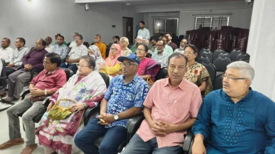 সভায় অংশগ্রহণকারীরা