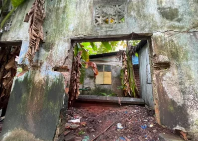 এটি ভাষাসৈনিক ও শহীদ ধীরেন্দ্রনাথ দত্তের একসময়কার আবাসস্থল