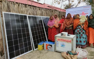 বাগেরহাটের রামপাল ও চালনার সীমান্তবর্তী কৈগরদ্দাসকাঠি চরের পরিবারগুলোর জীবন-জীবিকায় এখন সৌরশক্তি হয়ে উঠেছে গুরুত্বপূর্ণ অবলম্বন