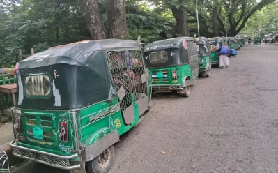 কোথাও কোথাও গাড়ির সারি এক থেকে দুই কিলোমিটার পর্যন্ত ছাড়িয়ে যাচ্ছে