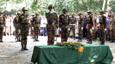 জানাজা শেষে বাংলাদেশ সেনাবাহিনীর পক্ষ থেকে তাকে সামরিক মর্যাদায় গার্ড অব অনার প্রদান করা হয়