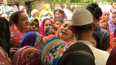 মরদেহ গ্রামের বাড়িতে পৌঁছালে স্বজন ও গ্রামবাসীর মধ্যে নেমে আসে শোকের ছায়া