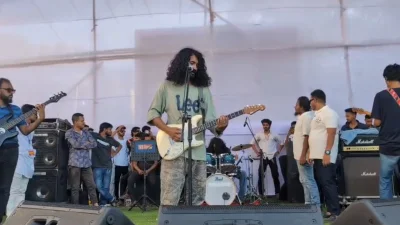 কনসার্টে কলেজের কয়েক হাজার শিক্ষার্থীর পাশাপাশি বিভিন্ন শিক্ষাপ্রতিষ্ঠানের শিক্ষার্থীরাও অংশ নেন