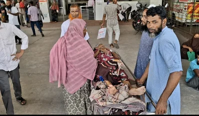 আগুন লাগার পর রোগী ও স্বজনদের মধ্যে আতঙ্ক ছড়িয়ে পড়েছিল