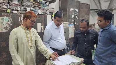 হাজিরা খাতা খতিয়ে দেখেন ডিএসসিসি প্রশাসক