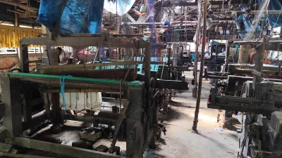 নিরুপায় হয়ে পেশা পরিবর্তন করছেন তাঁতিরা