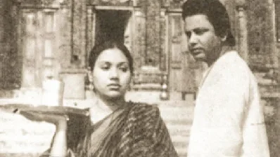 &lsquo;দেবদাস&rsquo; সিনেমার একটি দৃশ্যে বুলবুল আহমেদ ও কবরী। ছবি: সংগৃহীত
