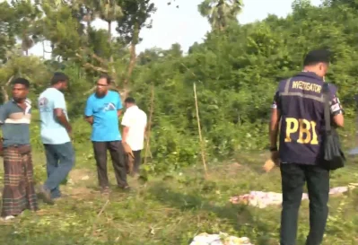 ঘটনাস্থলে তদন্তকারী সংস্থার কর্মকর্তারা