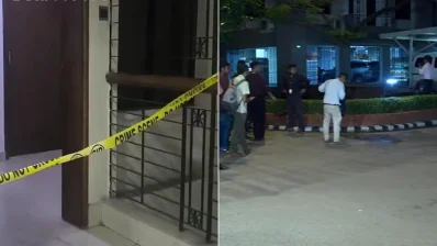 ফ্ল্যাটটিকে &lsquo;ক্রাইম সিন&rsquo; হিসেবে সংরক্ষিত অবস্থায় রাখা হয়েছে। নিচে গণমাধ্যমকর্মীরা অপেক্ষায়।