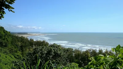 যেখানে সমুদ্রে মিশেছে পাহাড় (ছবি: সংগৃহীত)
