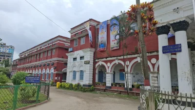 আনন্দ মোহন কলেজের জন্য ২৬ বিঘা জমি কে দান করেছিলেন জানেন?