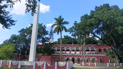 ৪১ একর জমির ওপর দাঁড়িয়ে থাকা ঐতিহ্যবাহী এই শিক্ষাপ্রতিষ্ঠানে বর্তমানে ২৩টি বিভাগ রয়েছে