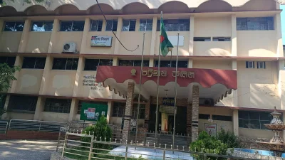 দেশ-বিদেশে প্রতিষ্ঠিত কৃতী সাবেক শিক্ষার্থীদের কারণে চট্টগ্রাম কলেজের রয়েছে আলাদা সুনাম