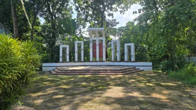 কলেজের শহীদ মিনার