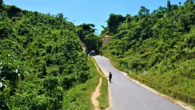 চকরিয়া-মিরিঞ্জা সড়ক (ছবি: সংগৃহীত)