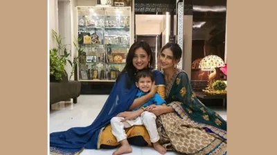 করিডরের কাছে কাচের শেলফে সাজানো শ্বেতার বিভিন্ন পুরস্কার ও সম্মাননা (ছবি: সংগৃহীত)