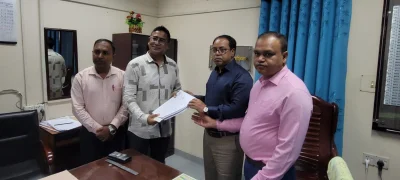 জেলা নির্বাচন কার্যালয়ে গিয়ে রিটার্নিং কর্মকর্তার কাছে মনোনয়নপত্র জমা দেন জেলা বিএনপির সহসভাপতি ওবায়দুল্লাহ মাসুদ