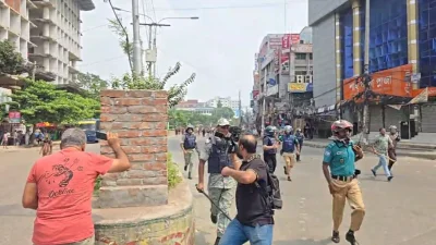 মিরপুরে উচ্ছেদ অভিযানে পুলিশের সঙ্গে সংঘর্ষ, আগুন (সংগৃহীত ছবি) 