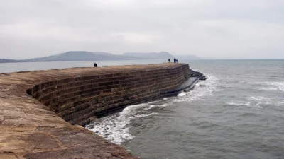 ওয়েস্ট বে (ছবি: দ্যা গার্ডিয়ান)