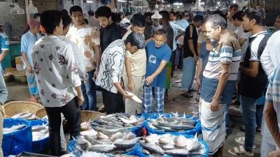 ইলিশের দামে বড় লাফ, কেজিতে বেড়েছে ৩০০ টাকা
