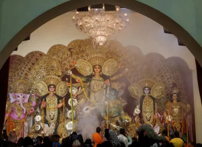 পশ্চিমবঙ্গে দুর্গাপূজা নিয়ে কি হচ্ছে আসলে?