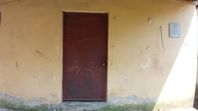 অনেক ঘর তালাবদ্ধ