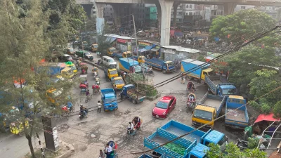 তেজগাঁওয়ের ট্রাকস্ট্যান্ড গিলে খাচ্ছে রাস্তা