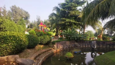 পার্কে ঢুকলেই চোখে পড়বে সাজানো বাগান (ছবি: সংগৃহীত)