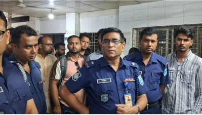 খবর পেয়ে ঘটনাস্থল পরিদর্শন করে পুলিশ