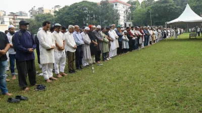 তৌফিক ইমরোজ খালিদীর জানাজায় স্বজন ও সহকর্মীরা