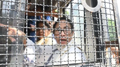 আটক সাবেক মুখ্যমন্ত্রী মমতা মুখোপাধ্যায়
