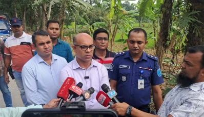 ঘটনাস্থল পরিদর্শন শেষে সাংবাদিকদের সঙ্গে কথা বলেন গাজীপুরের পুলিশ সুপার মোহাম্মদ জসীম উদ্দিন