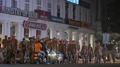 আইনশৃঙ্খলাবাহিনীর ব্যাপক উপস্থিতি
