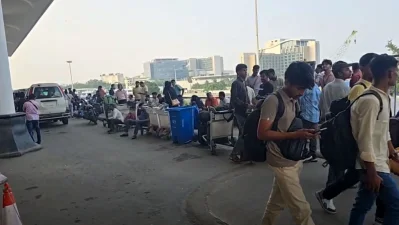 শাহজালালে অপেক্ষায় যাত্রীরা