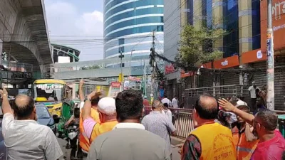 রাজধানীতে বাস নিয়ন্ত্রণে মালিকরা