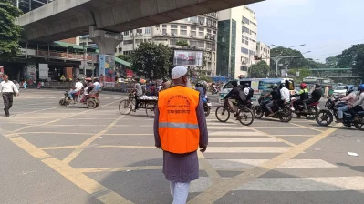 রাজধানীতে বাস নিয়ন্ত্রণে মালিকদের একজন