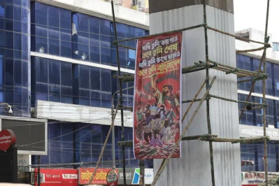 জুলাই আন্দোলনের বিভিন্ন চিত্রও ফুটিয়ে তোলা হবে মেট্রোরেলের পিলারে (ছবি: আবির আহমেদ সুপ্ত)