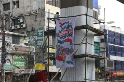 মেট্রোরেলের পিলারে গ্রাফিতি (4)