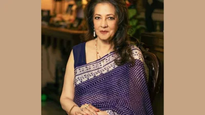 মা সুচিত্রা সেনের শাড়িতে মেয়ে মুনমুন সেন (ছবি: সংগৃহীত)