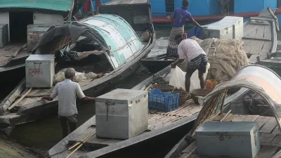 কমেছে মাছ, কমেছে জেলেদের আয়