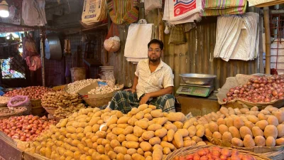 নিত্যপণ্যের বাজার