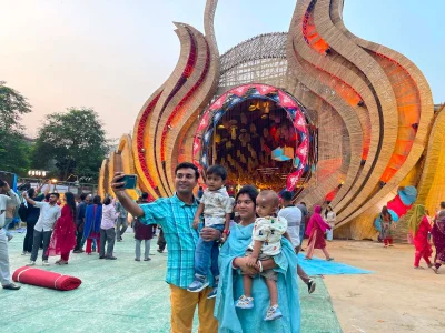 দূরদূরান্ত থেকে আসছেন দেবীভক্ত ও দর্শনার্থীরা। ছবি: আসাদ আবেদীন জয়/বাংলা ট্রিবিউন