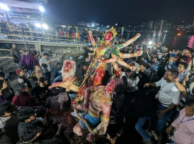 প্রতিমা বিসর্জন উপলক্ষে রাজধানীতে শোভাযাত্রা, ছবি: নাসিরুল ইসলাম