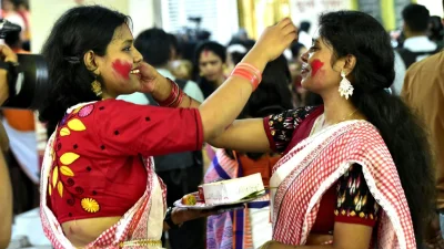 সিঁদুর খেলা (ছবি/ নাসীরুল ইসলাম)