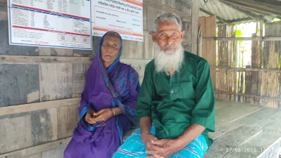 কপোতাক্ষের নোনা জল ঢুকে অল্প সময়ের মধ্যে ভাসিয়ে নিয়ে যায় তাদের বছরের পর বছর ধরে গড়ে তোলা স্বপ্নের সংসার