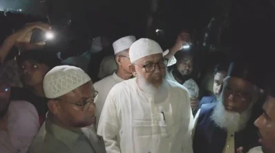 খবর পেয়ে দ্রুত দুর্ঘটনাস্থলে উপস্থিত হন সাতক্ষীরা-১ (তালা-কলারোয়া) আসনের সংসদ সদস্য অধ্যক্ষ মো. ইজ্জত উল্লাহ, সাতক্ষীরা-২ (সদর) আসনের সংসদ সদস্য মুহাদ্দিস আব্দুল খালেক