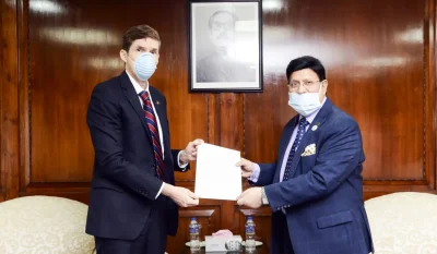 করোনা মোকাবিলায় একসঙ্গে কাজ করতে মোমেনকে চিঠি পম্পেও'র
