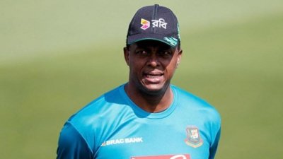 কোর্টনি ওয়ালশ।