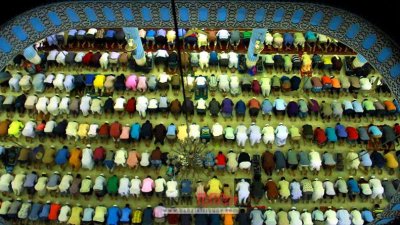 তারাবি পড়ছেন মুসল্লিরা (ফাইল ছবি)